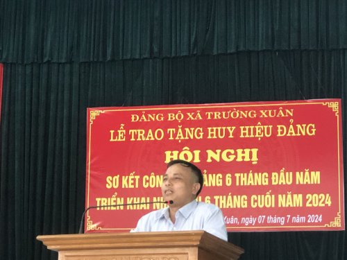 BÍ THƯ HỌP ĐẢNG BỘ.jpg