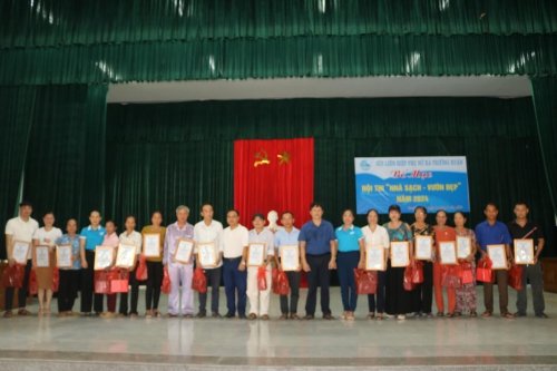 trao giải tập thể pn.jpg